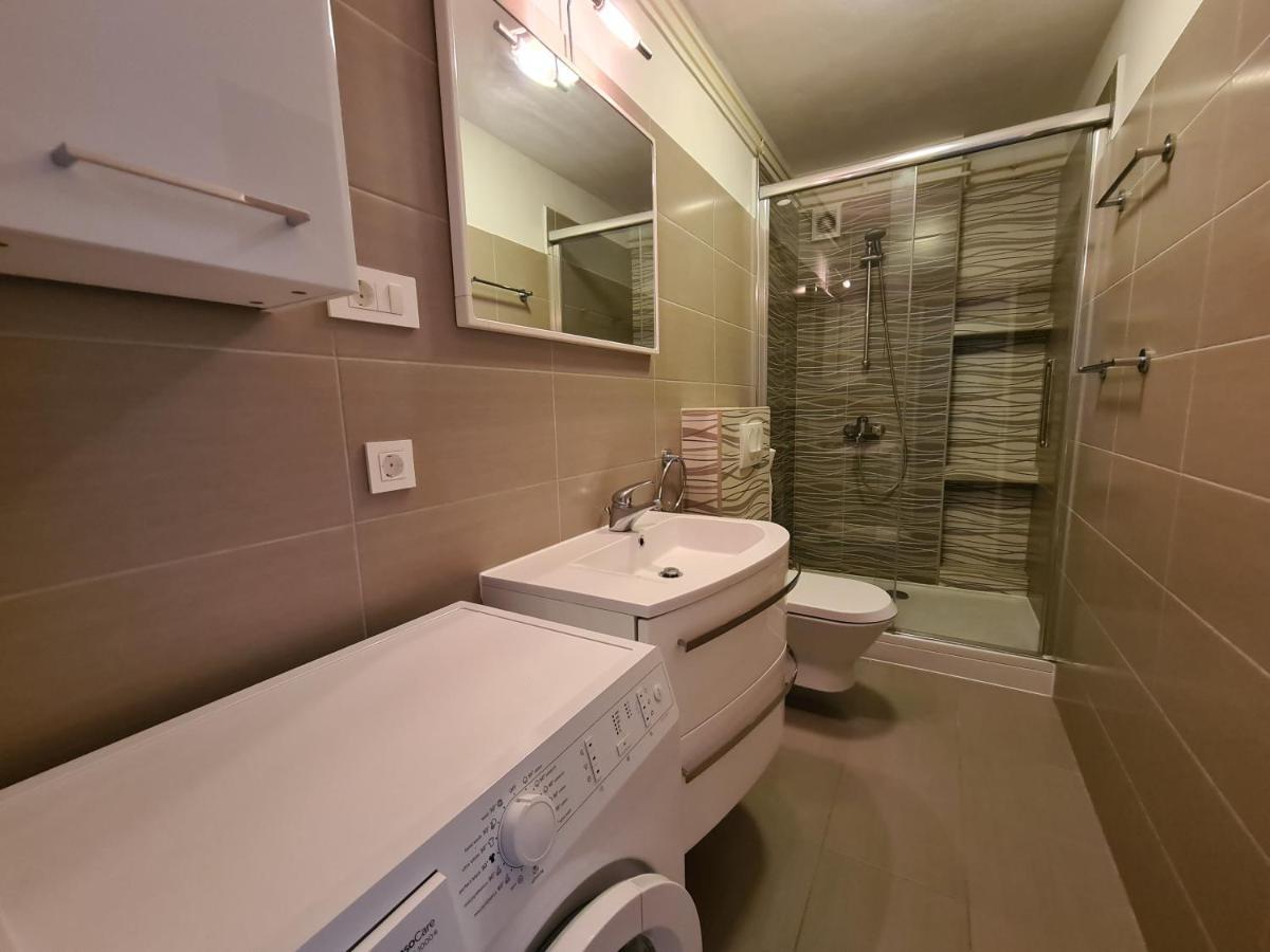 Apartments Linda Palit Bagian luar foto