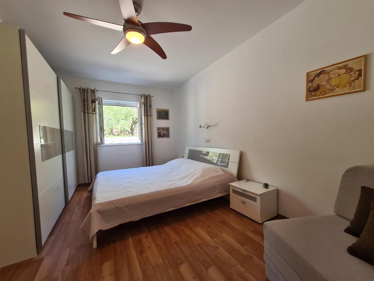 Apartments Linda Palit Bagian luar foto